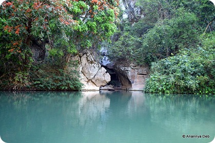 Kong Lor: Small cave that leads into the main one